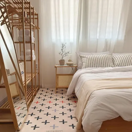 Gangnam 23, 3 Minutes Walk From Sinnonhyeon Station, Airport Bus, 1St Floor, Emotional Accommodation, Sleeps 5, Netflix, Wifi