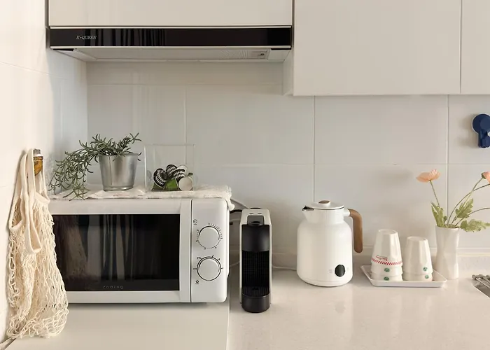 Gangnam 23, 3 Minutes Walk From Sinnonhyeon Station, Airport Bus, 1st Floor, Emotional Accommodation, Sleeps 5, Netflix, Wifi 公寓