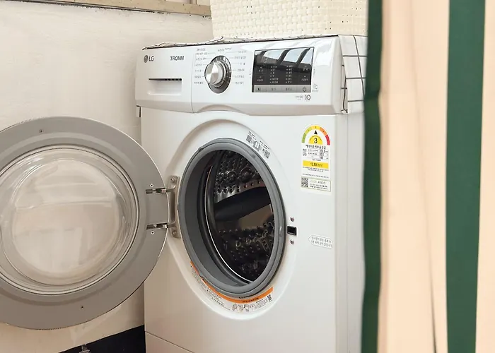 公寓 Gangnam 23, 3 Minutes Walk From Sinnonhyeon Station, Airport Bus, 1st Floor, Emotional Accommodation, Sleeps 5, Netflix, Wifi *