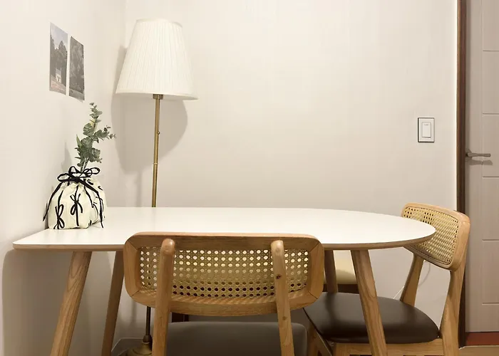 公寓 Gangnam 23, 3 Minutes Walk From Sinnonhyeon Station, Airport Bus, 1st Floor, Emotional Accommodation, Sleeps 5, Netflix, Wifi 首爾