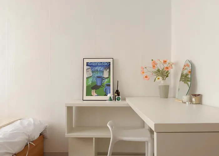 Gangnam 23, 3 Minutes Walk From Sinnonhyeon Station, Airport Bus, 1st Floor, Emotional Accommodation, Sleeps 5, Netflix, Wifi *