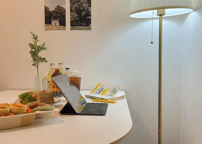 公寓 Gangnam 23, 3 Minutes Walk From Sinnonhyeon Station, Airport Bus, 1st Floor, Emotional Accommodation, Sleeps 5, Netflix, Wifi *