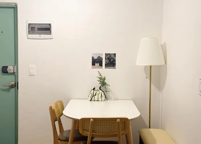 公寓 Gangnam 23, 3 Minutes Walk From Sinnonhyeon Station, Airport Bus, 1st Floor, Emotional Accommodation, Sleeps 5, Netflix, Wifi 首爾