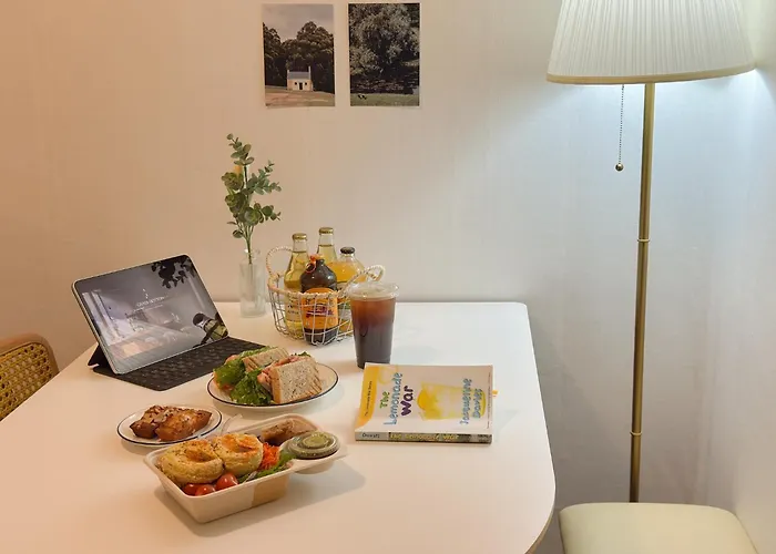 Gangnam 23, 3 Minutes Walk From Sinnonhyeon Station, Airport Bus, 1st Floor, Emotional Accommodation, Sleeps 5, Netflix, Wifi *