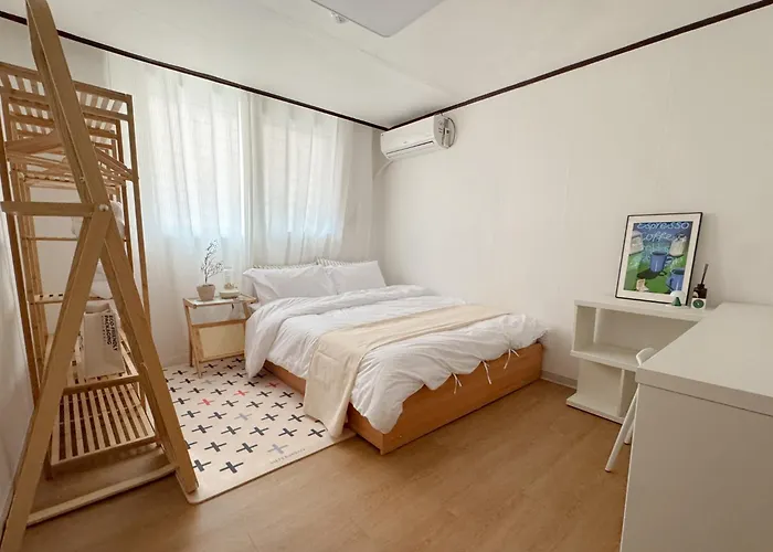 Gangnam 23, 3 Minutes Walk From Sinnonhyeon Station, Airport Bus, 1st Floor, Emotional Accommodation, Sleeps 5, Netflix, Wifi 公寓 *